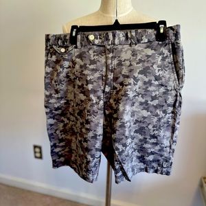 Men’s camo polo golf shorts